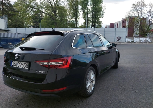 Skoda Superb cena 63900 przebieg: 205000, rok produkcji 2016 z Wałbrzych małe 137